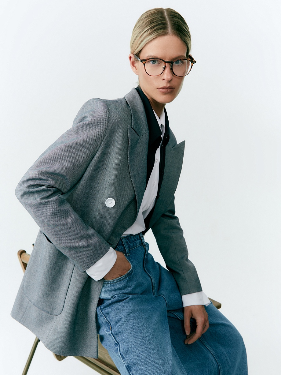 Классический двубортный жакет из костюмной ткани