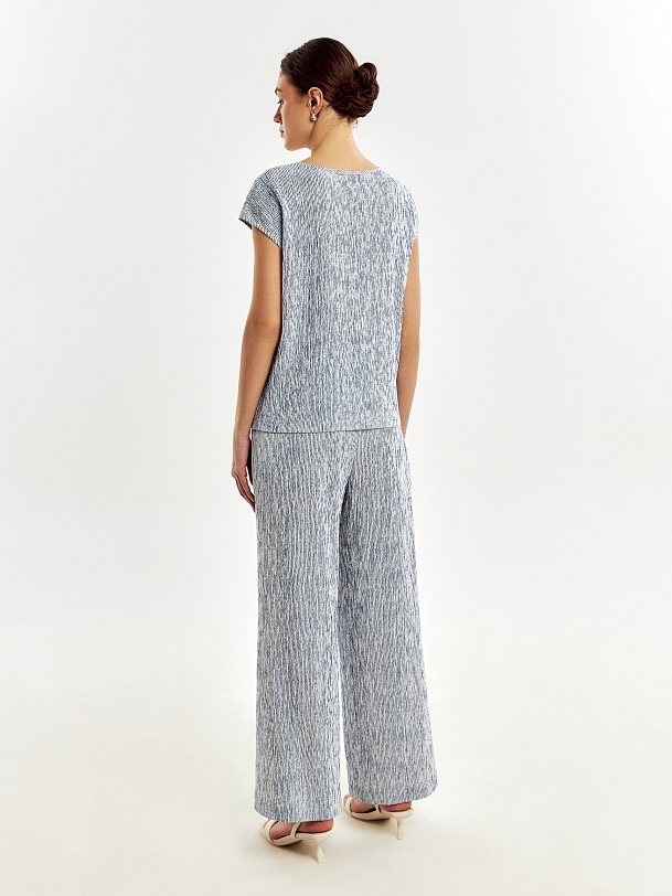 Блуза из фактурной ткани без рукавов