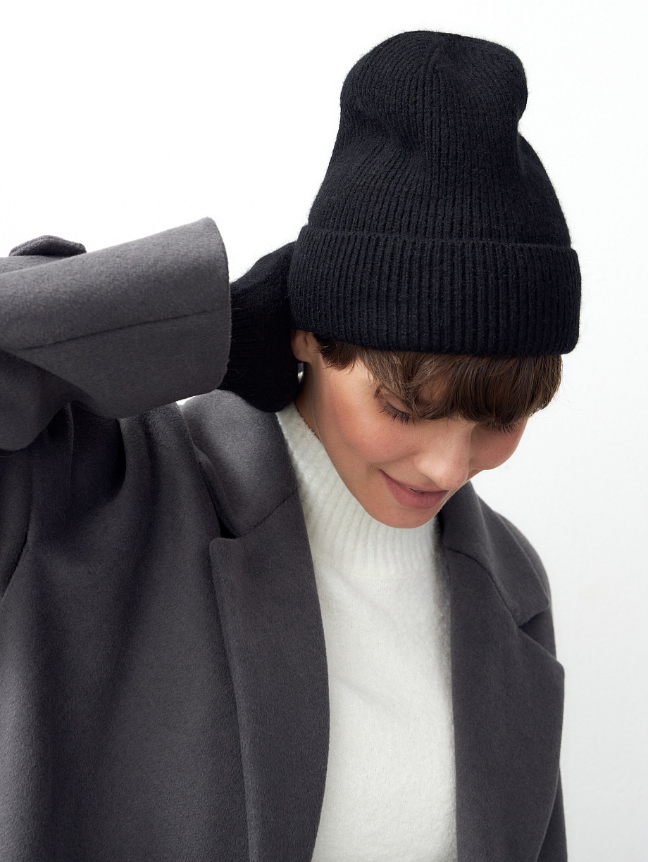 Демисезонная шапка с шерстью ангоры