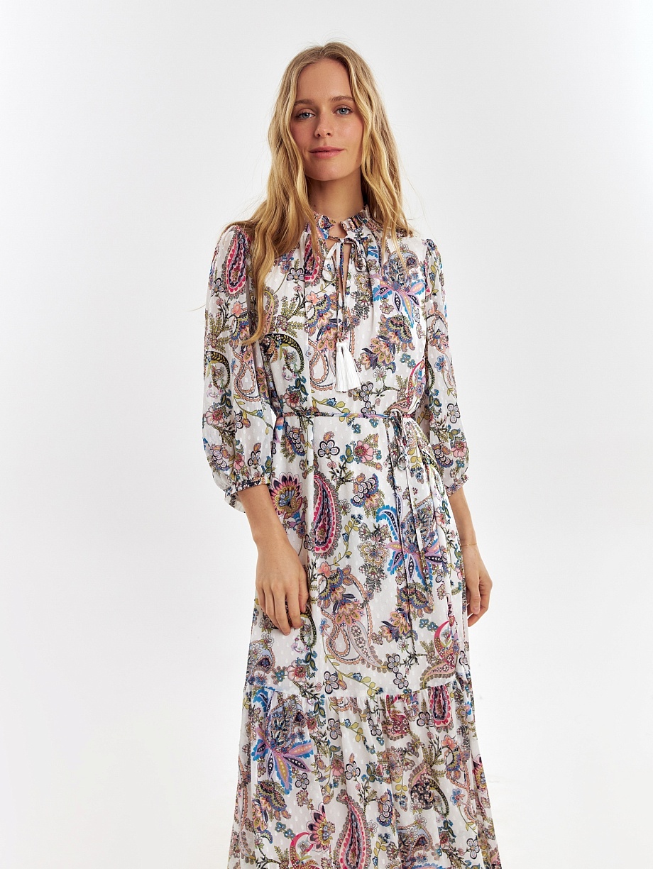 Свободное платье в этническом принте с поясом
