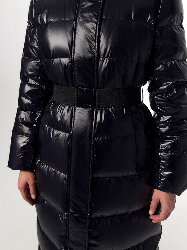 Пуховик с мембраной и утеплителем 90% пух и 10% перо и капюшоном