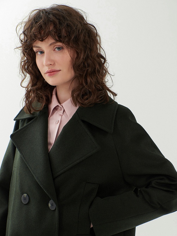 Шерстяное пальто с мембраной и утеплённой спинкой