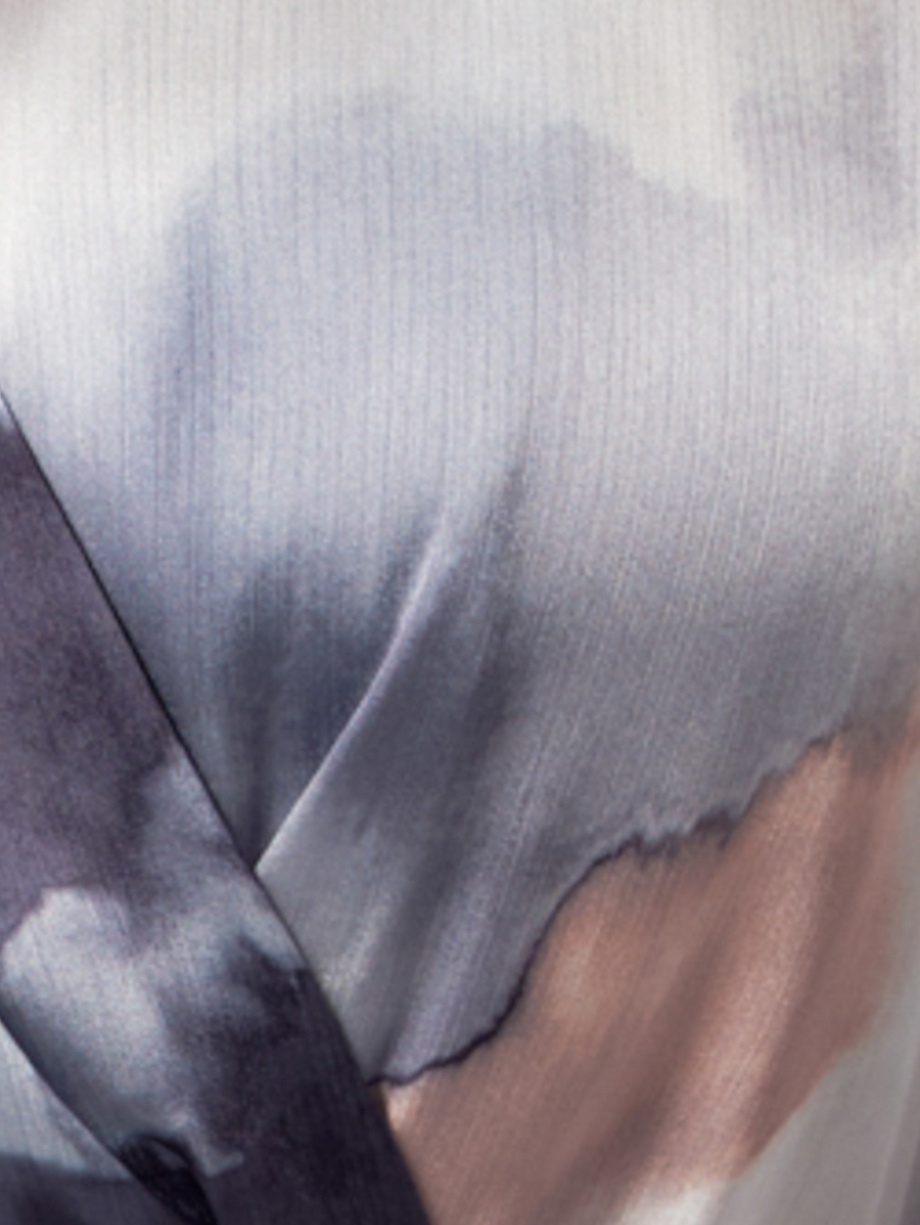 Атласное платье макси с кулиской