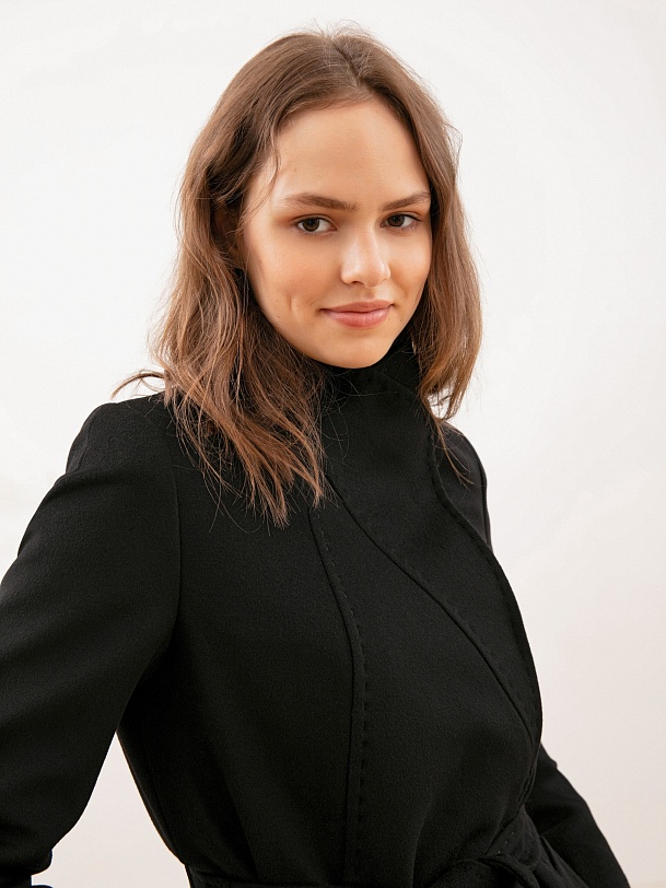 Шерстяное пальто с мембраной и утеплённой спинкой