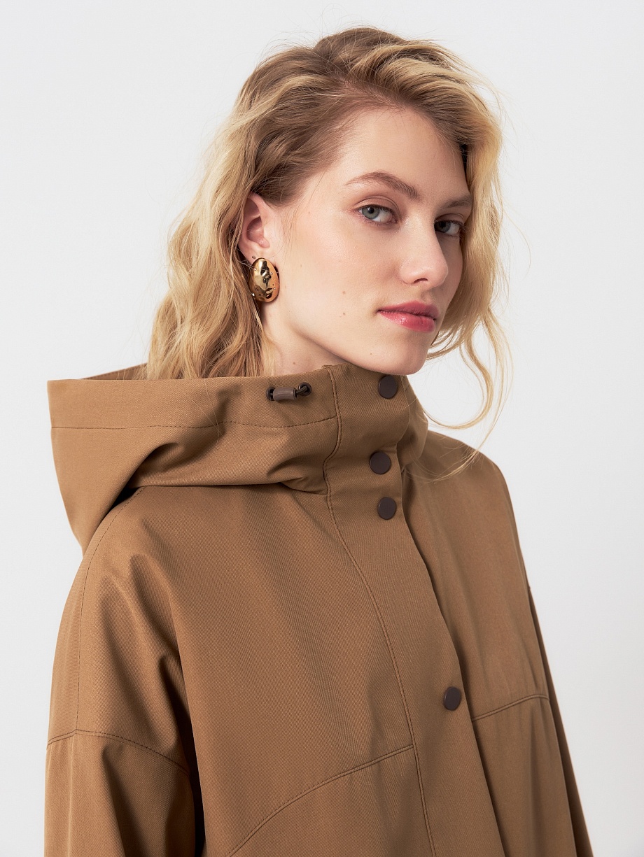 Непромокаемый плащ на кнопках с капюшоном