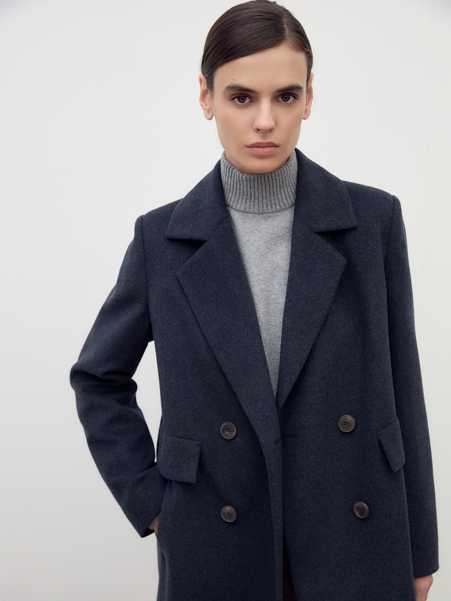 Шерстяное пальто с мембраной и утеплённой спинкой