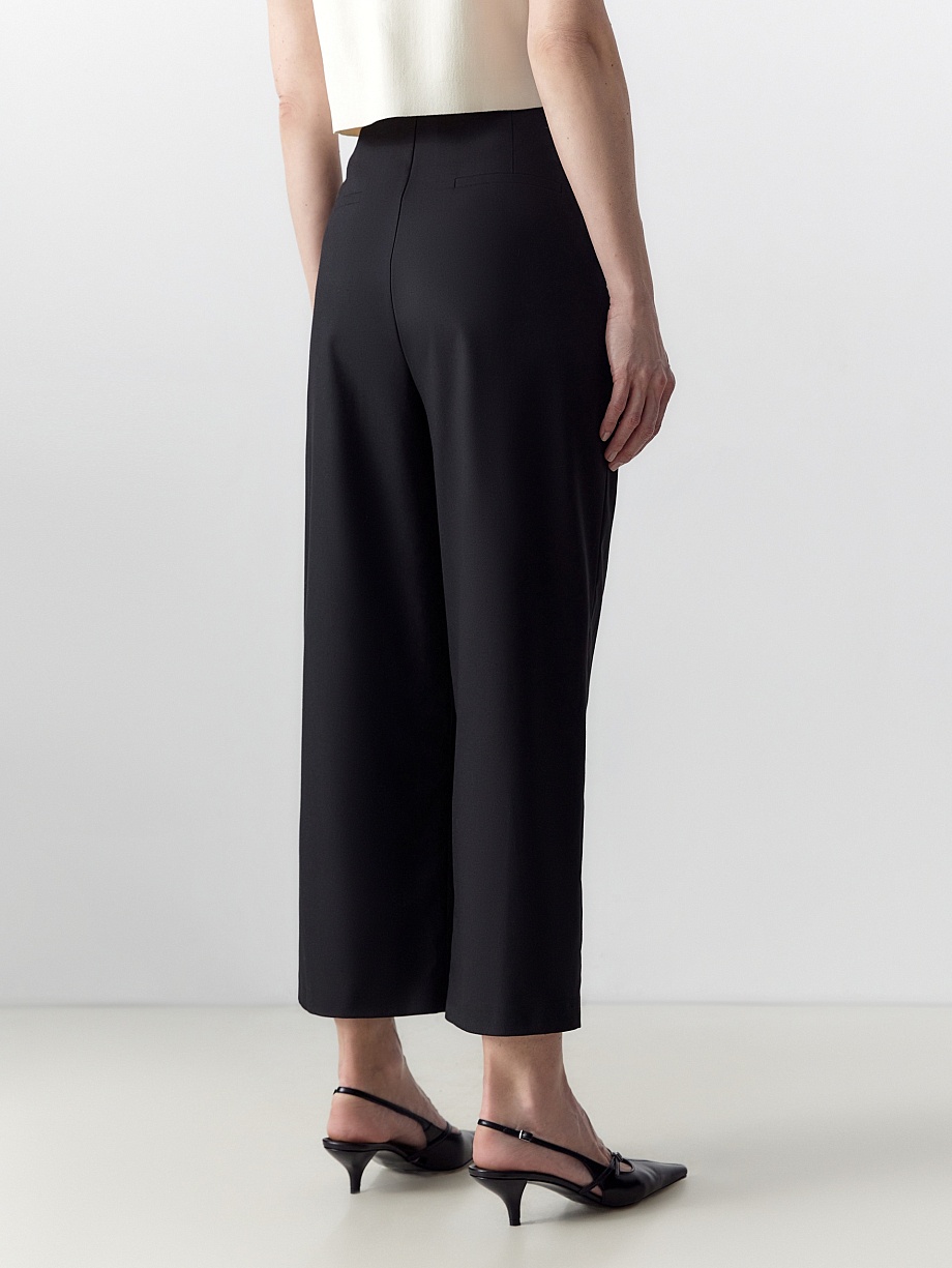 Широкие укороченные брюки из костюмной ткани