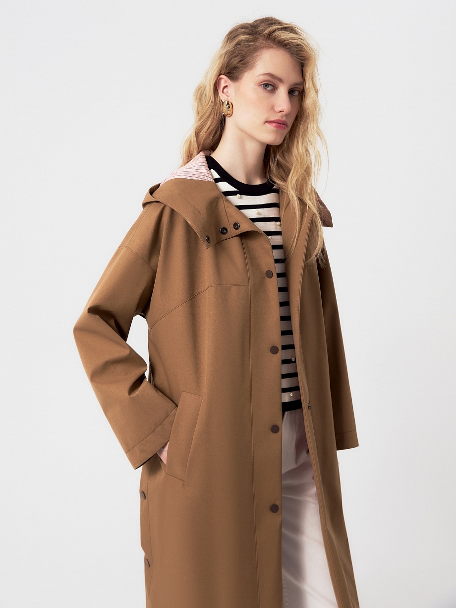 Непромокаемый плащ на кнопках с капюшоном