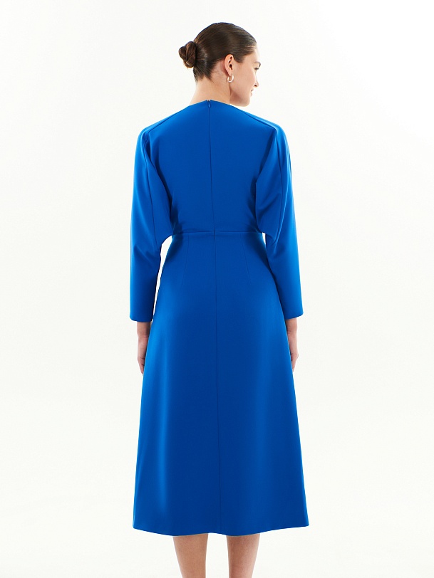 Приталенное платье из  ярко-синей костюмной ткани