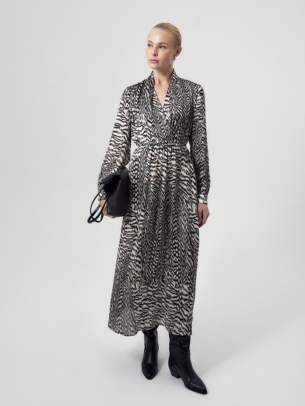 Платье из атласной ткани с анималистичным принтом