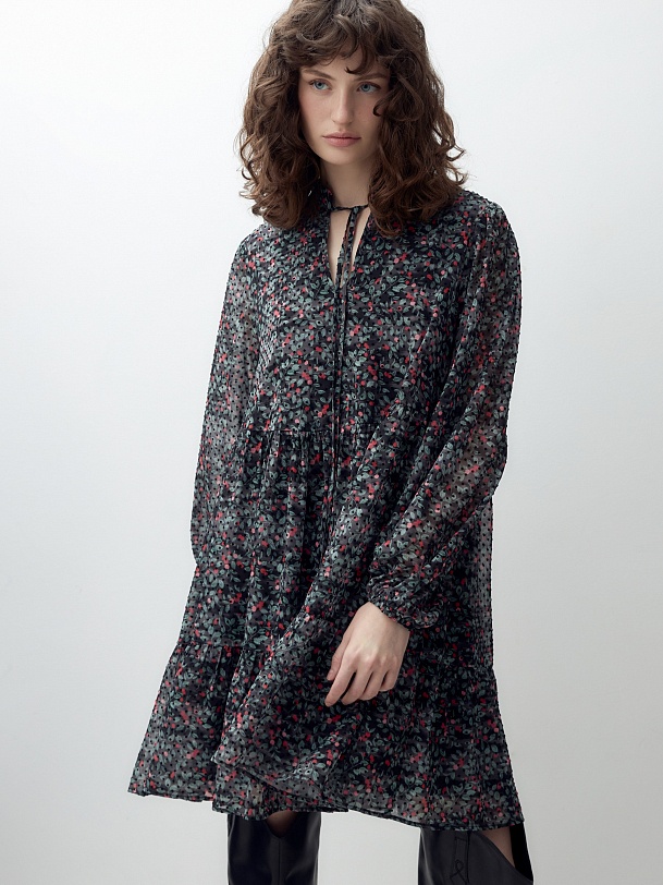 Свободное короткое платье с растительным принтом