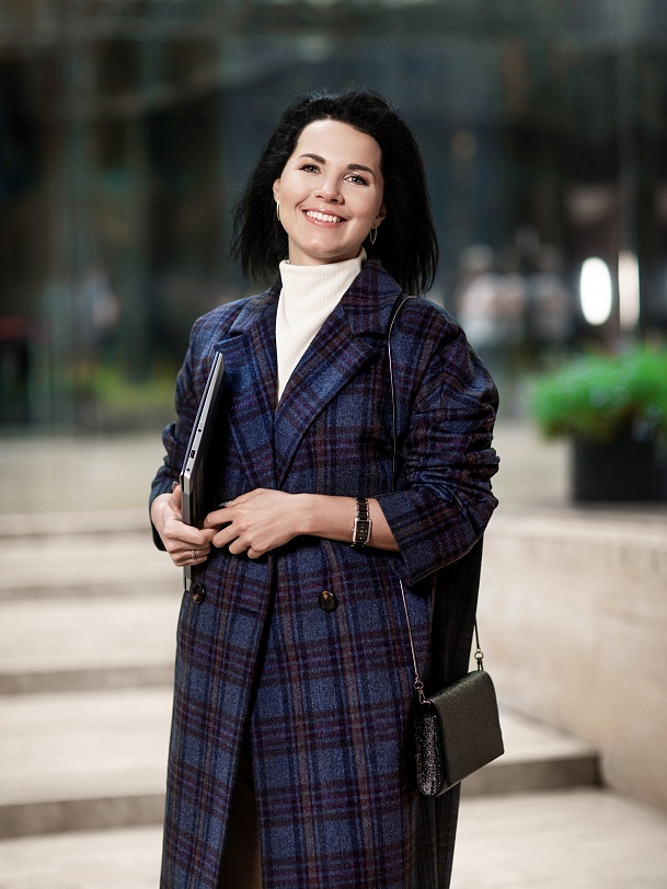 Двубортное шерстяное пальто в клетку с мембраной