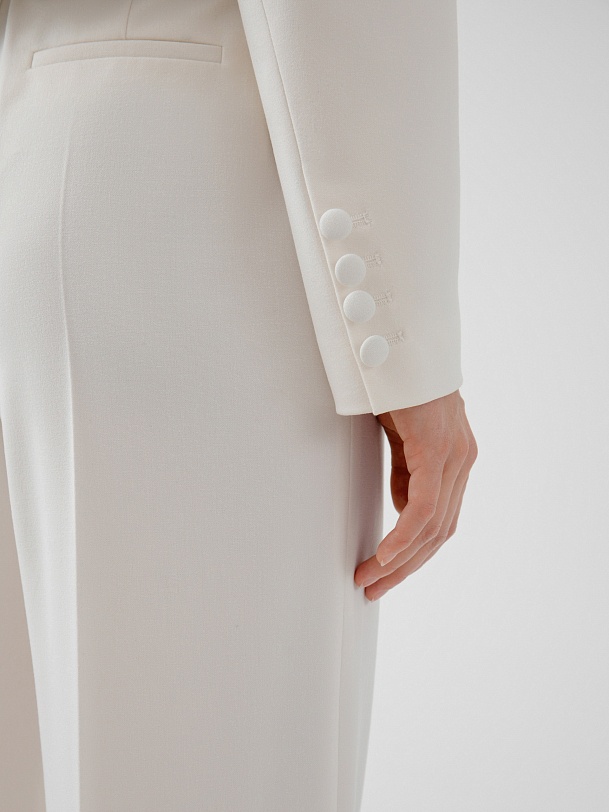 Укороченный жакет без застёжки