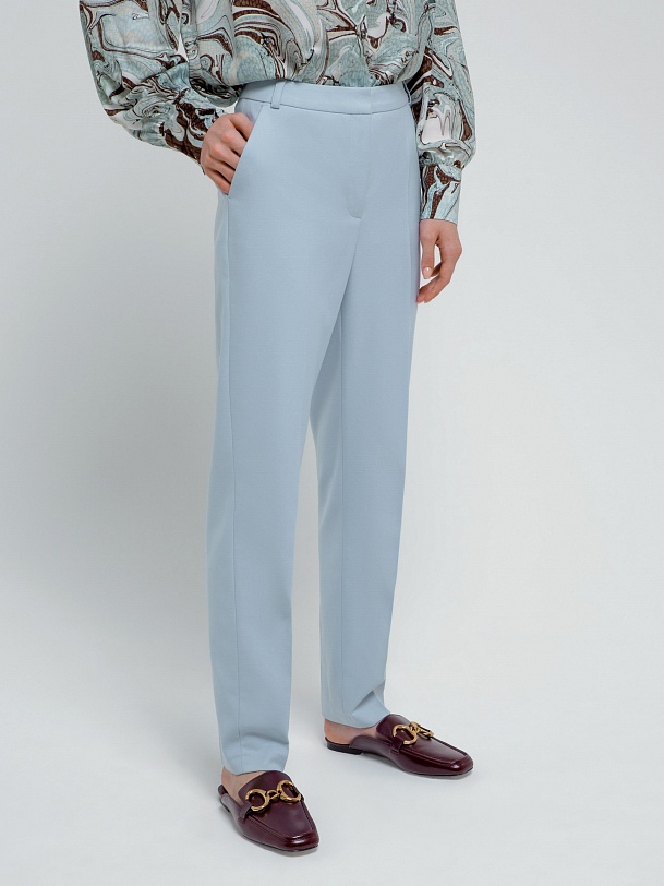 Брюки зауженного к низу силуэта