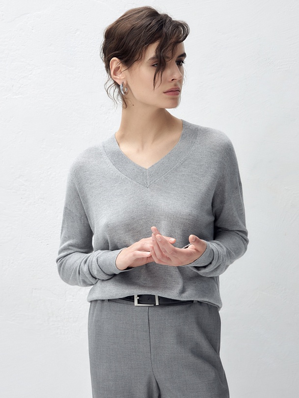 Базовый джемпер с V-образным вырезом