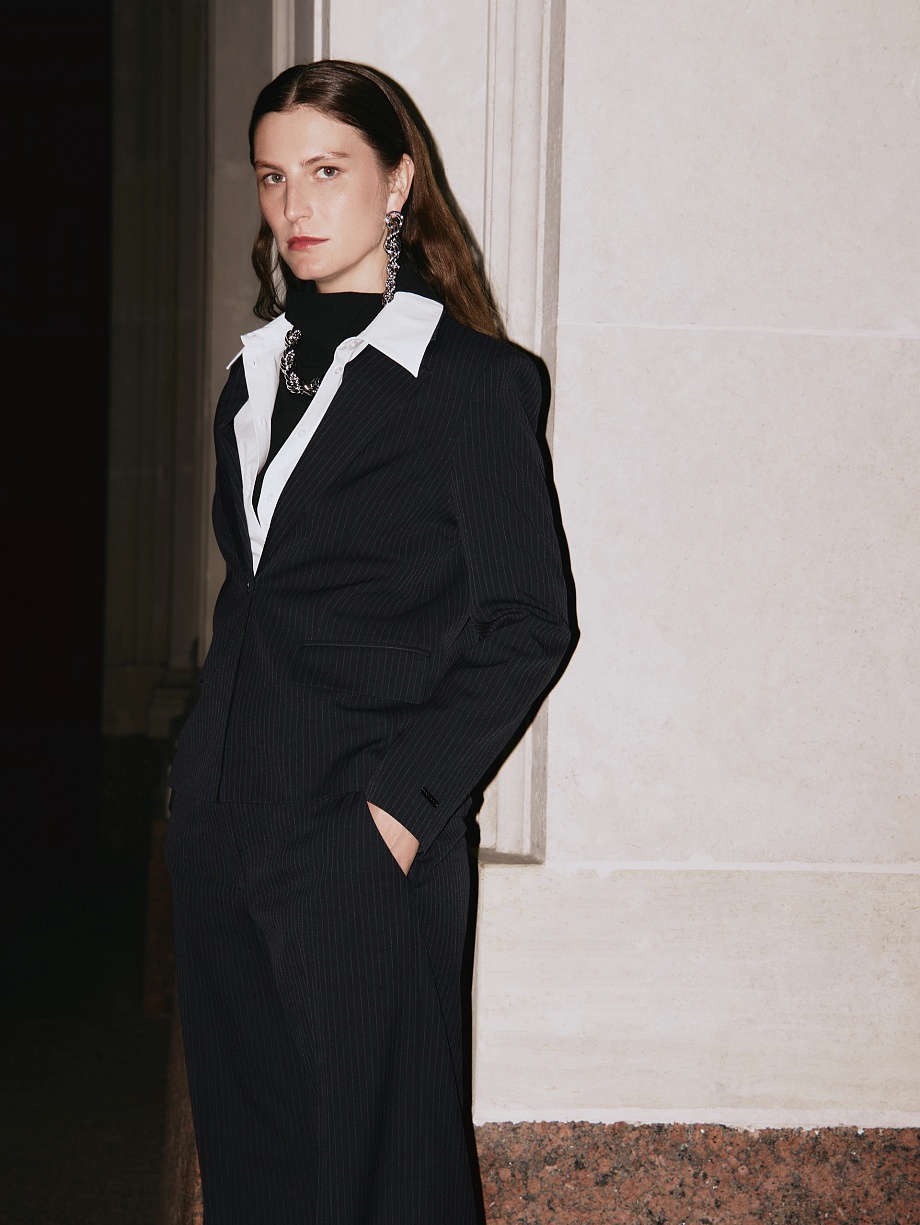 Жакет из костюмной ткани с открытыми срезами