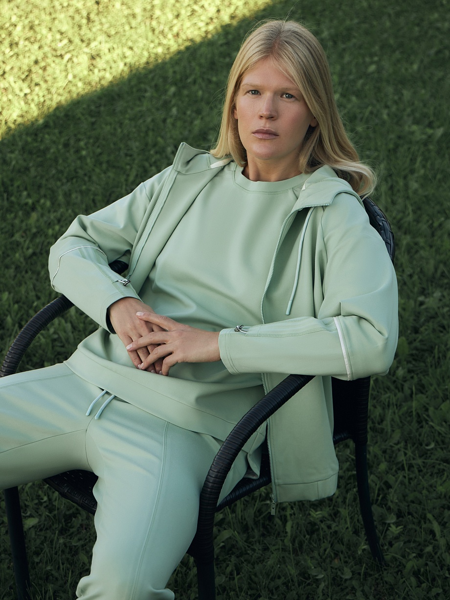 Толстовка на молнии с капюшоном