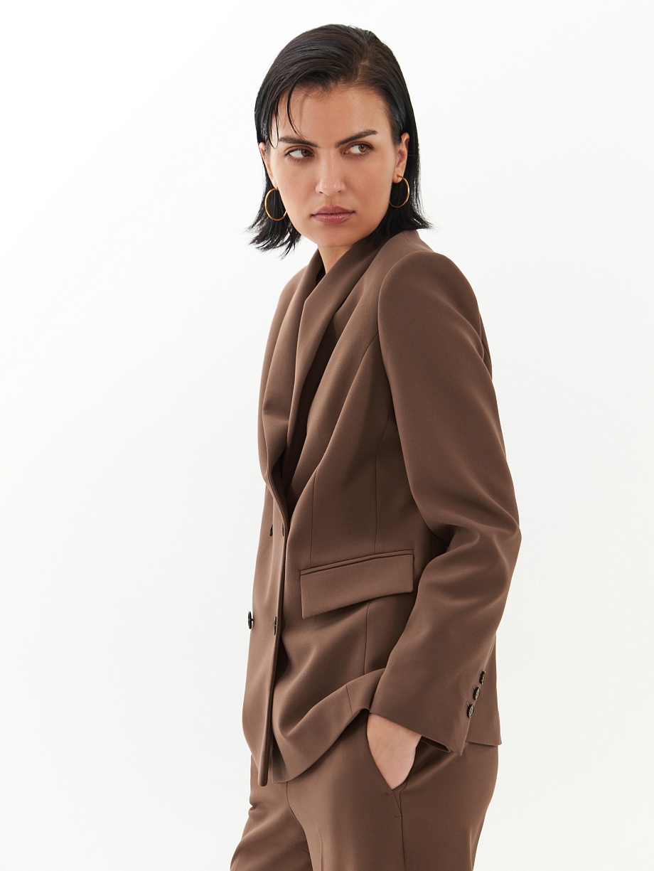 Двубортный полуприлегающий жакет с воротником-шаль