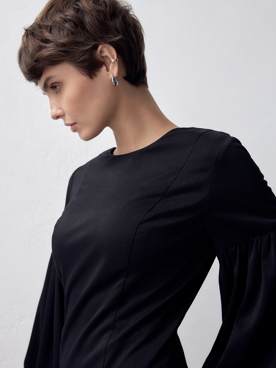 Короткое вечернее платье с объёмными рукавами