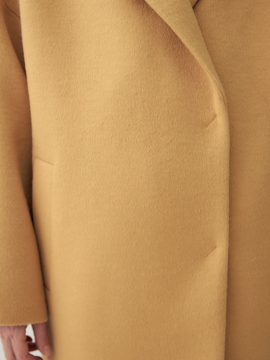 Демисезонное полупальто из шерсти