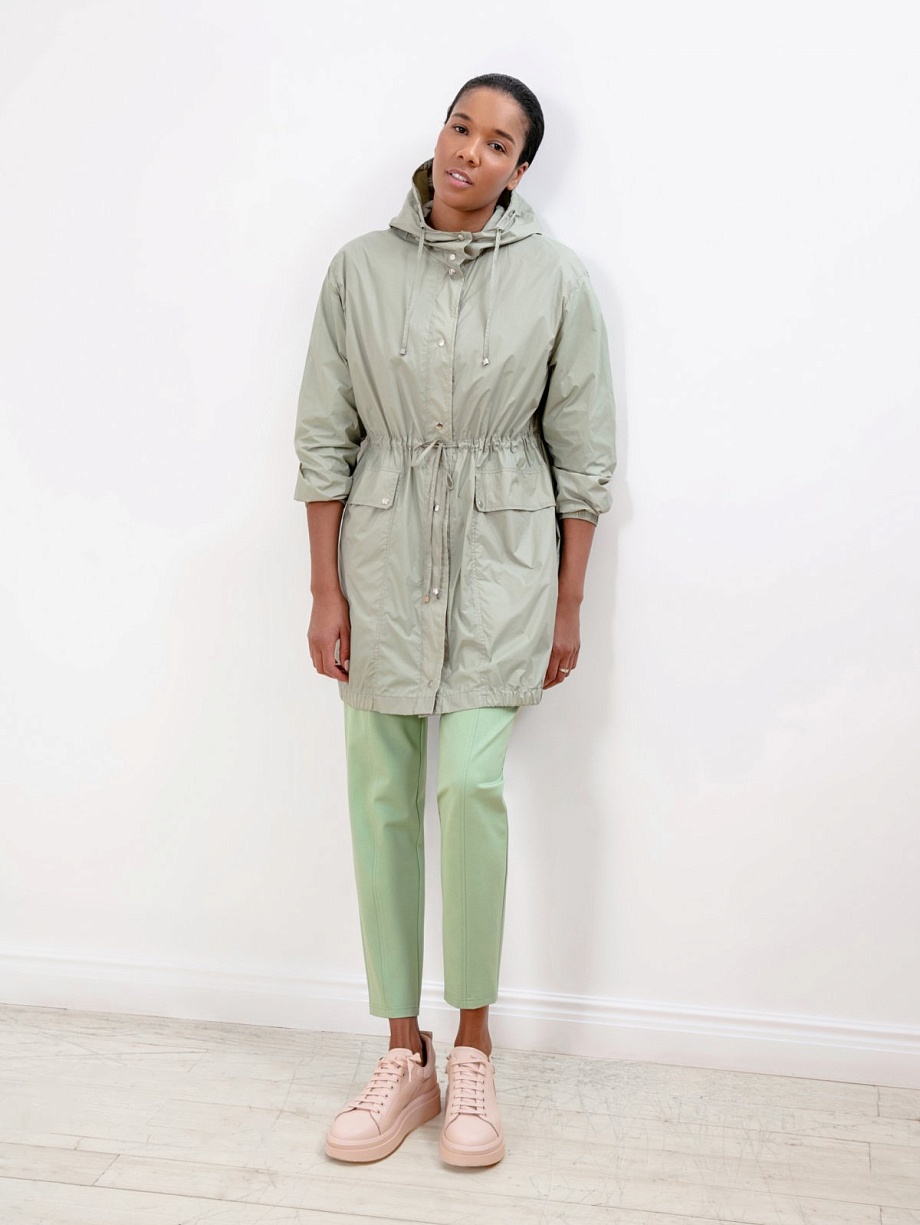 Спортивная ветровка с капюшоном