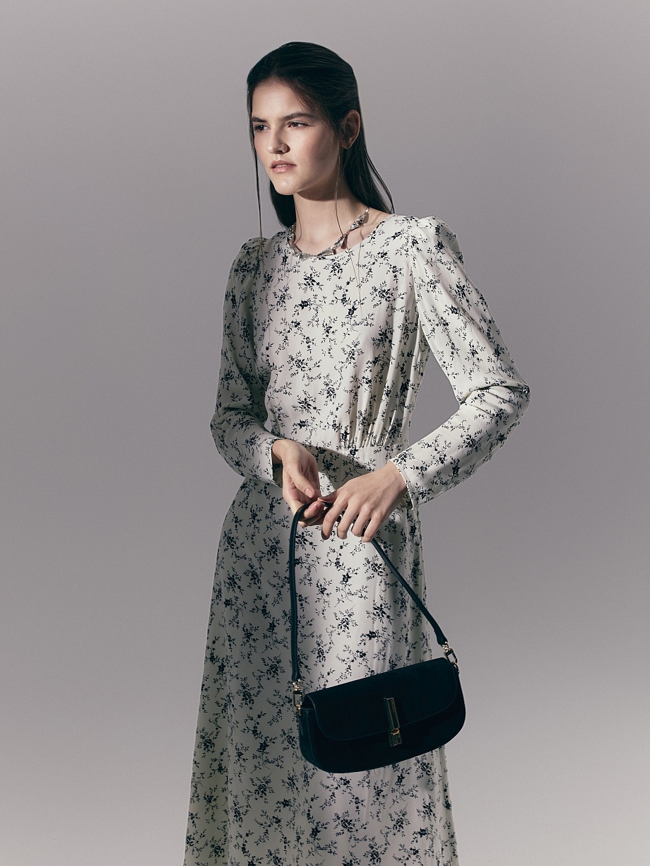 Приталенное платье миди из вискозы