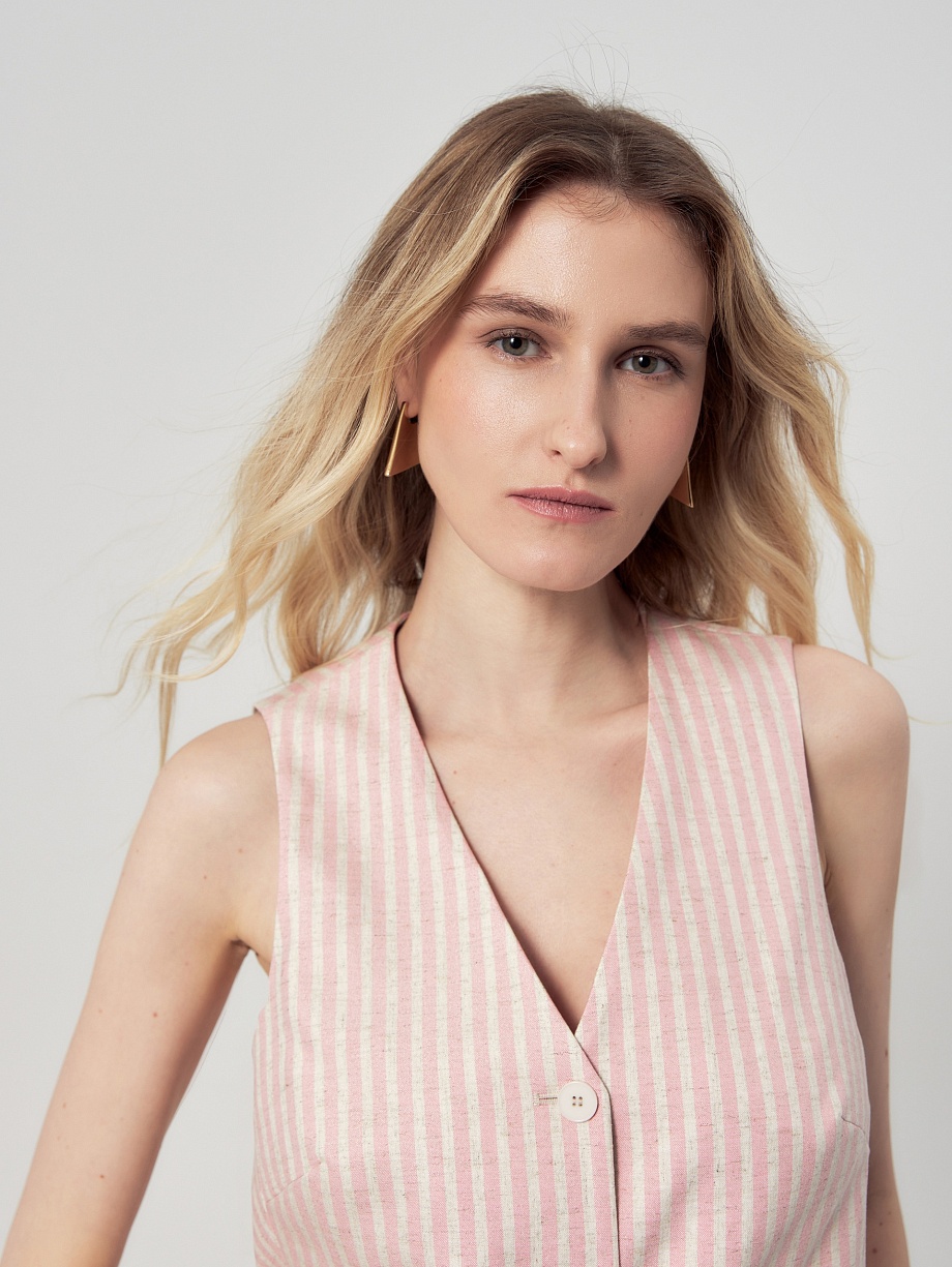 Летний жилет из вискозы и льна