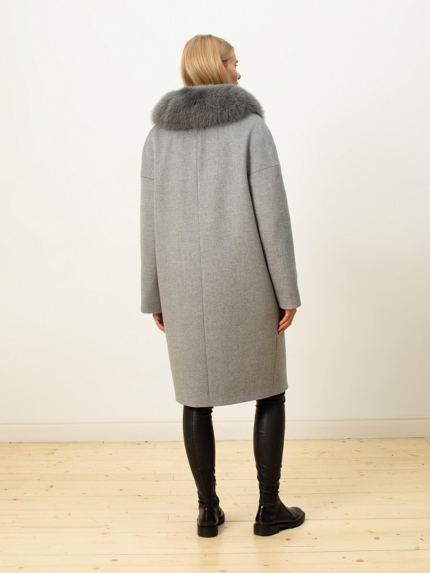 Зимнее пальто из шерсти с мембраной и меховым воротником