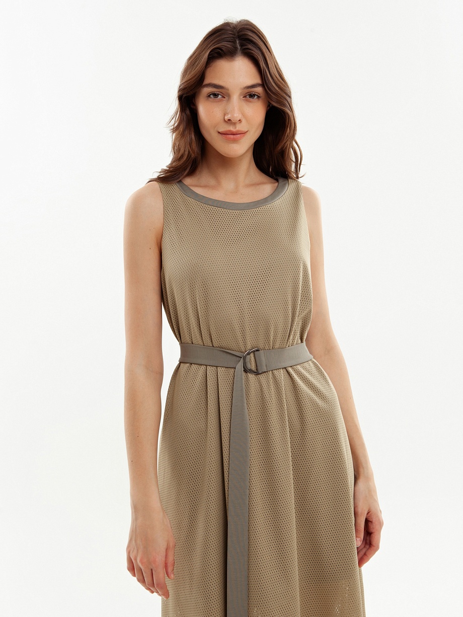 Длинное платье без рукавов с поясом