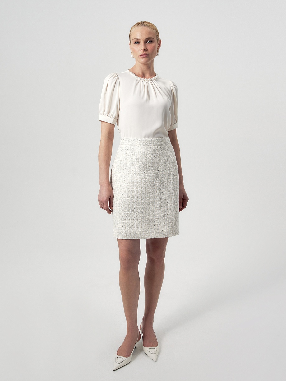 Блуза из атласа с декоративной горловиной