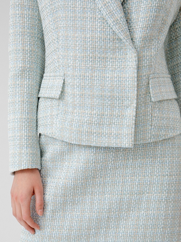 Классический приталенный жакет из твида
