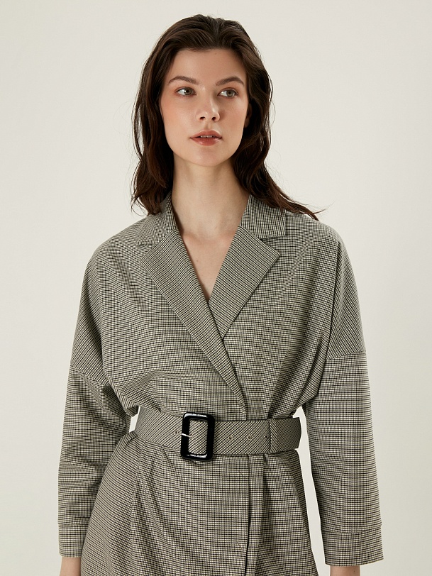 Свободное платье-халат из костюмной ткани с поясом