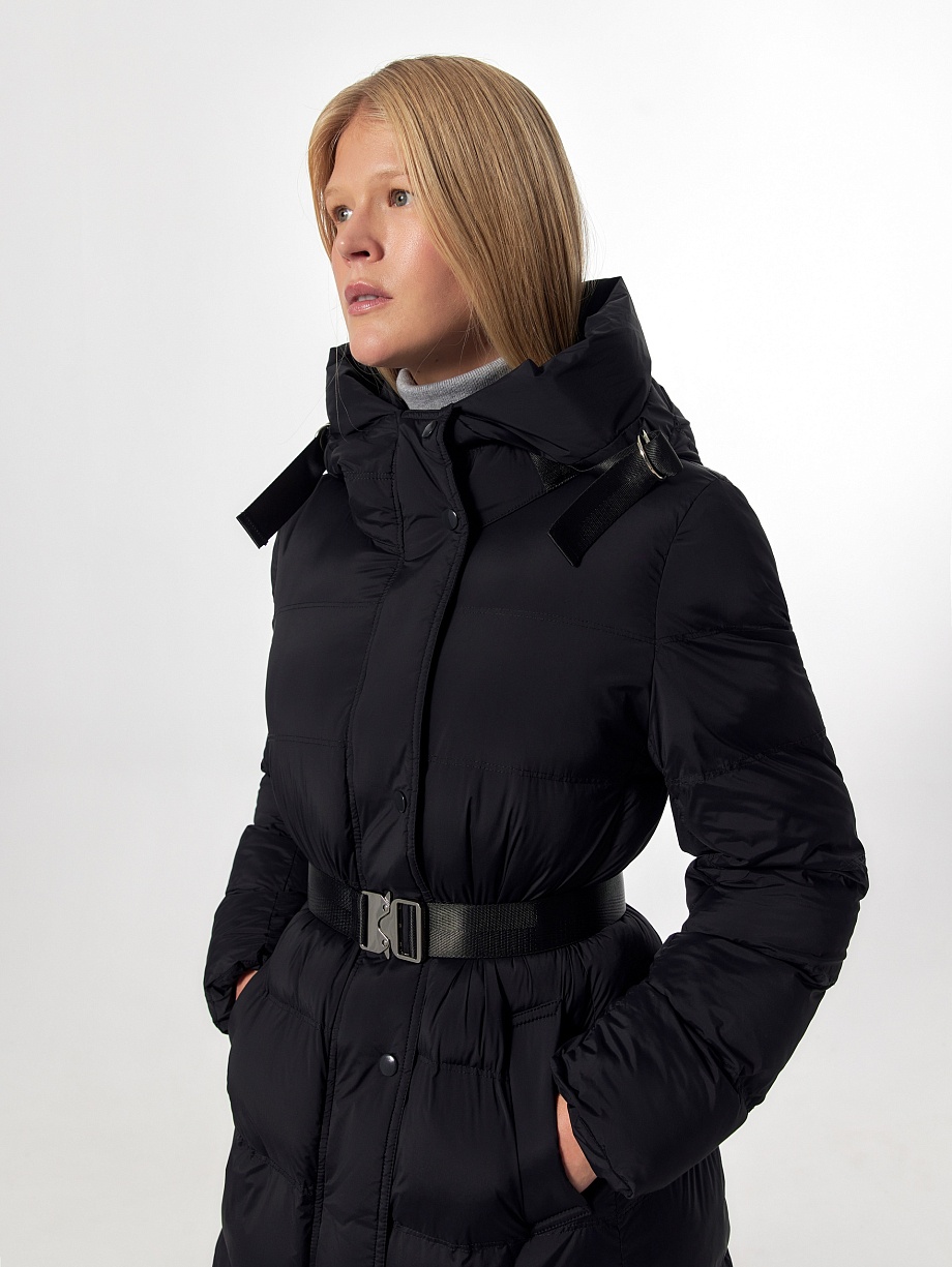 Пальто зимнее стеганое с капюшоном