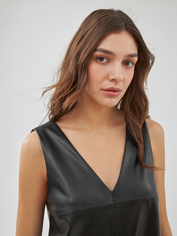 Платье-сарафан из экокожи