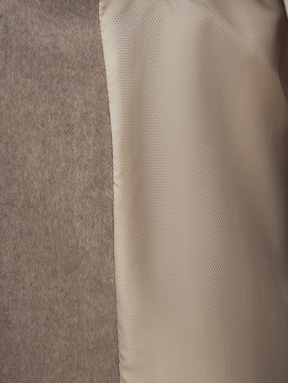 Шерстяное пальто с мембраной и утеплённой спинкой