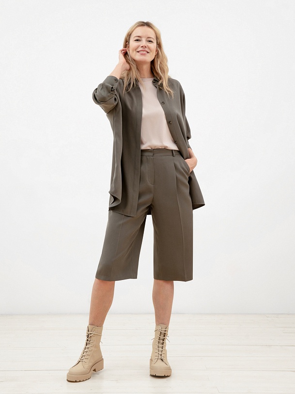 Шорты-бермуды цвета хаки