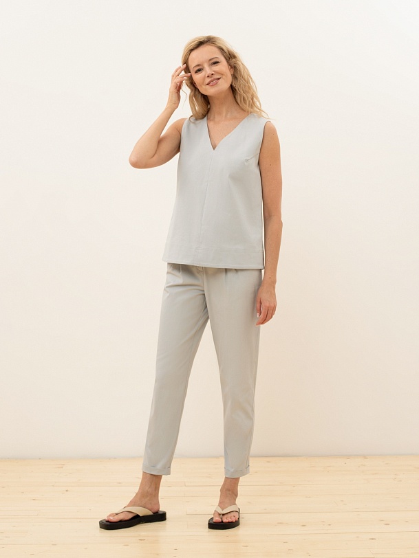 Блузка без рукавов