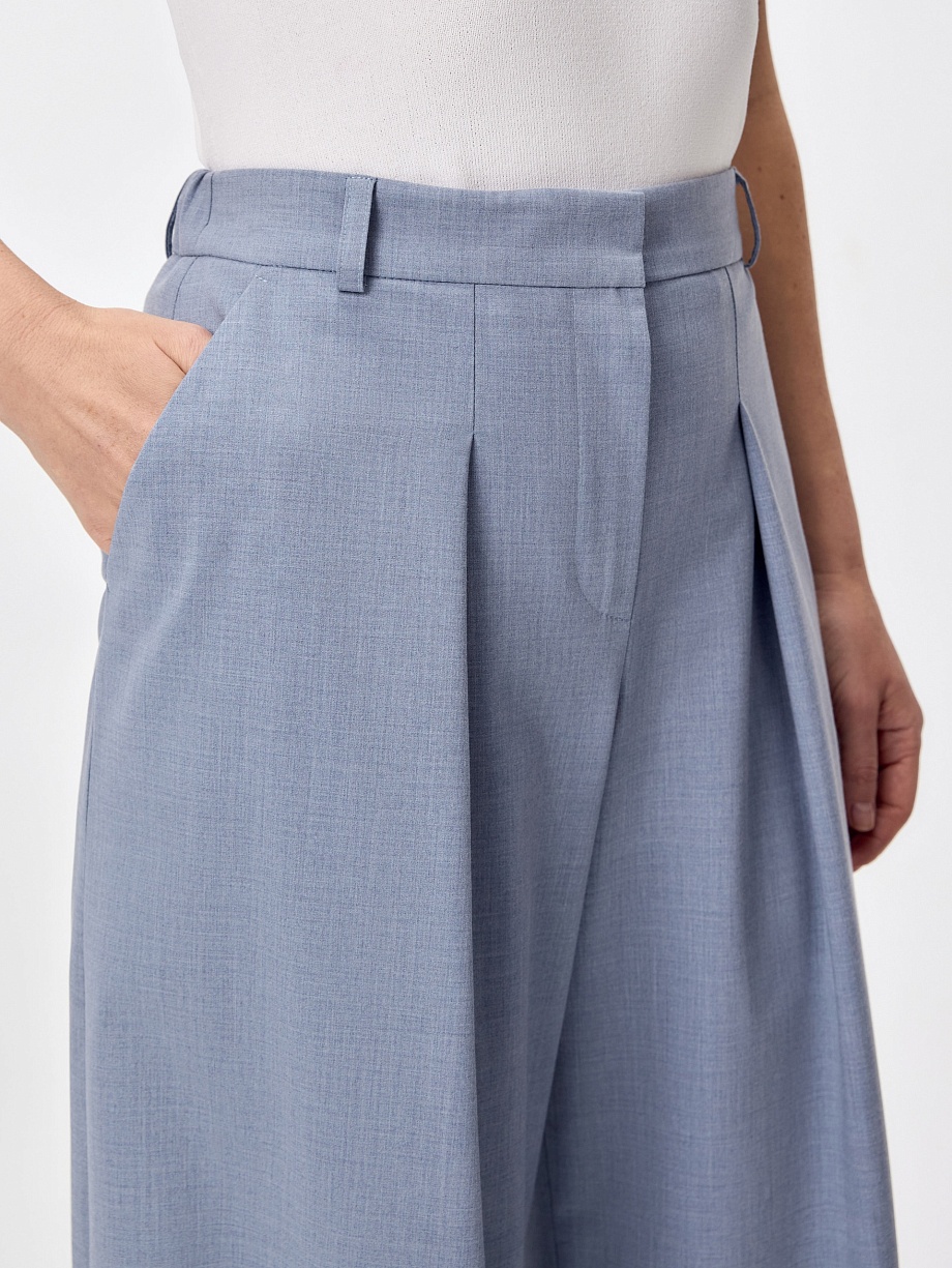 Широкие брюки со складками 