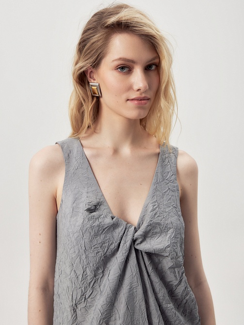 Платье из жатой вискозы с декоративным узлом