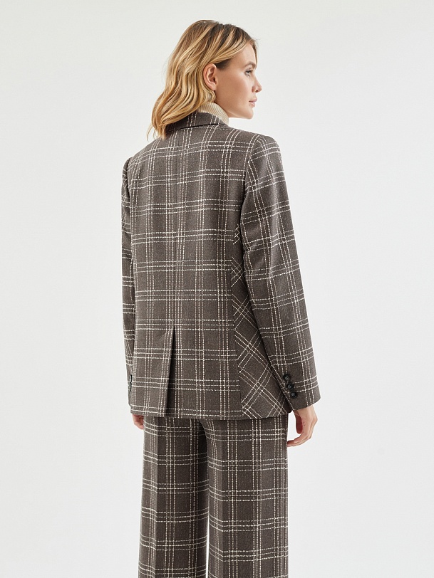Классический жакет из фактурной ткани в клетку