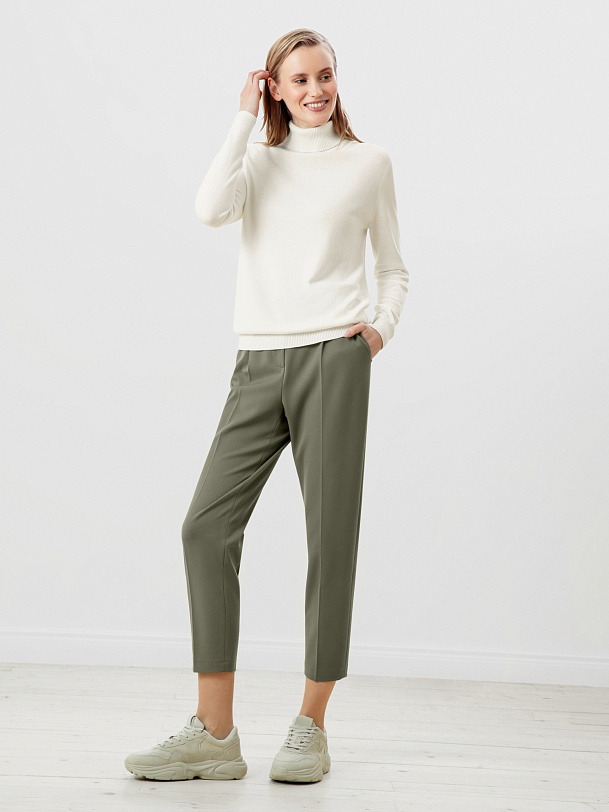 Тонкий белый свитер