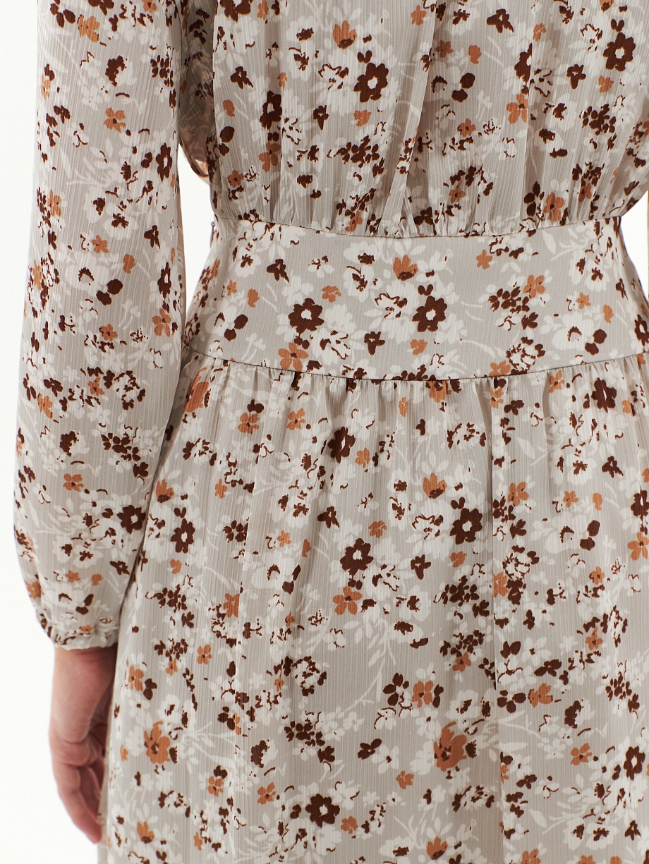 Нежное свободное платье с цветочным принтом