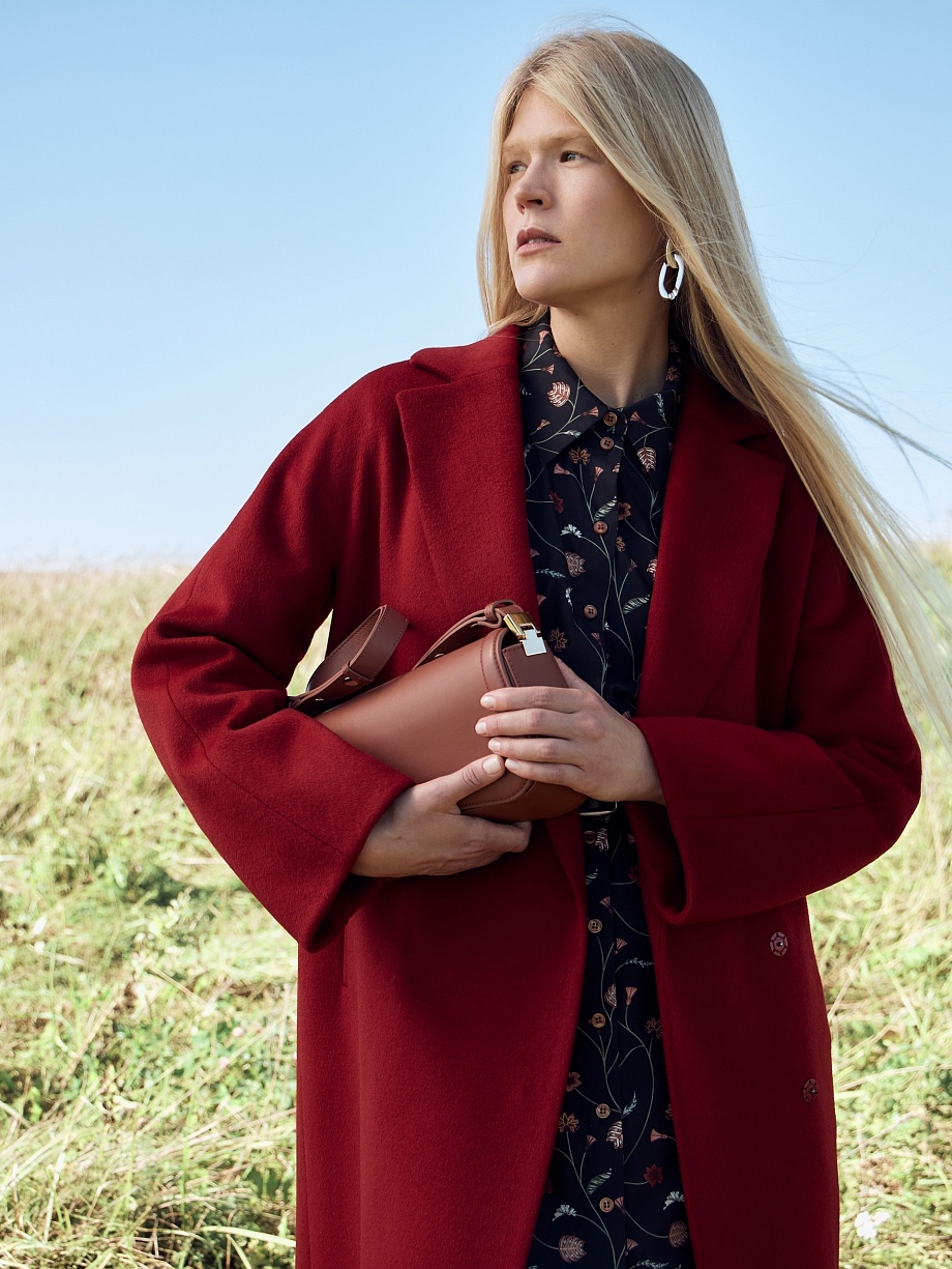 Шерстяное пальто с мембраной и утеплённой спинкой