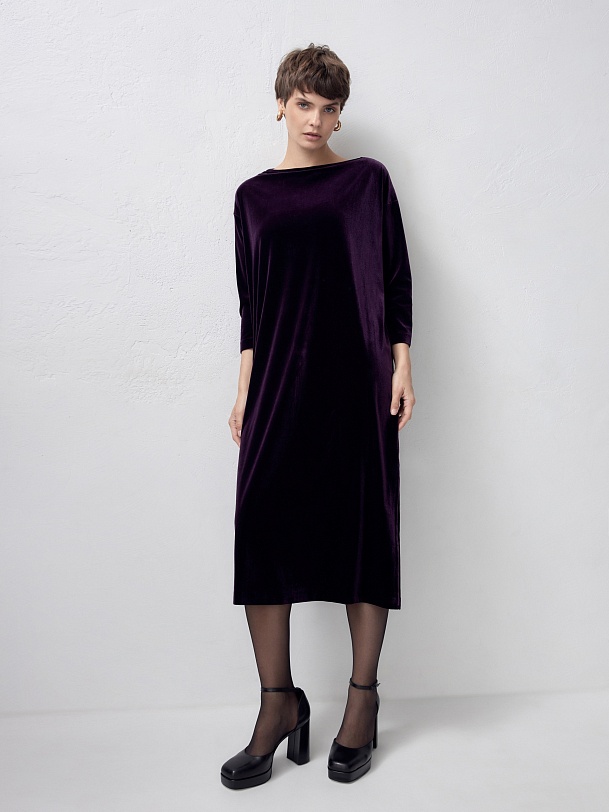 Свободное бархатное платье с поясом