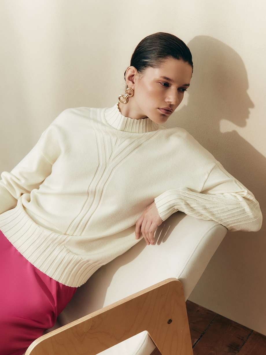 Свитер из вискозы и овечьей шерсти