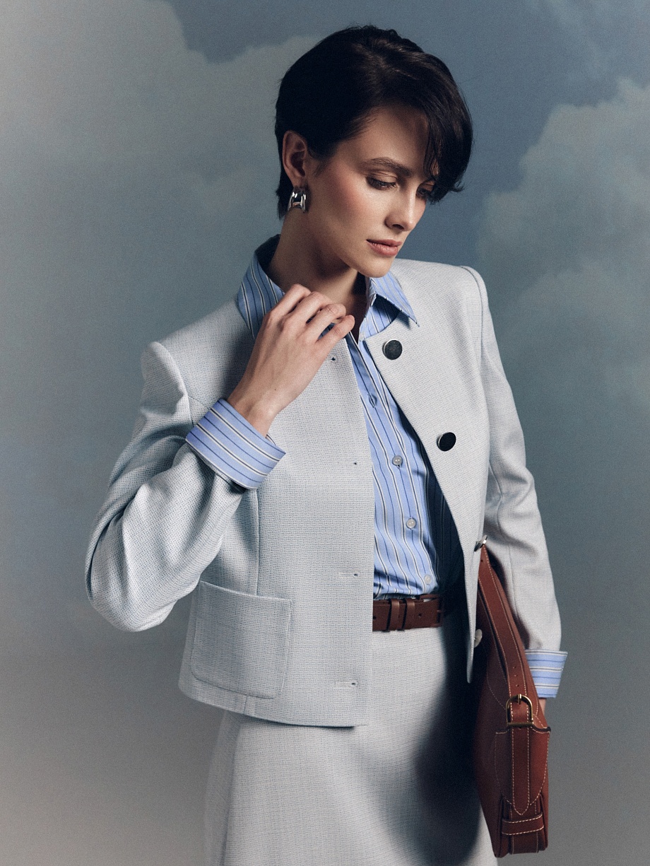 Прямой укороченный жакет из твида 