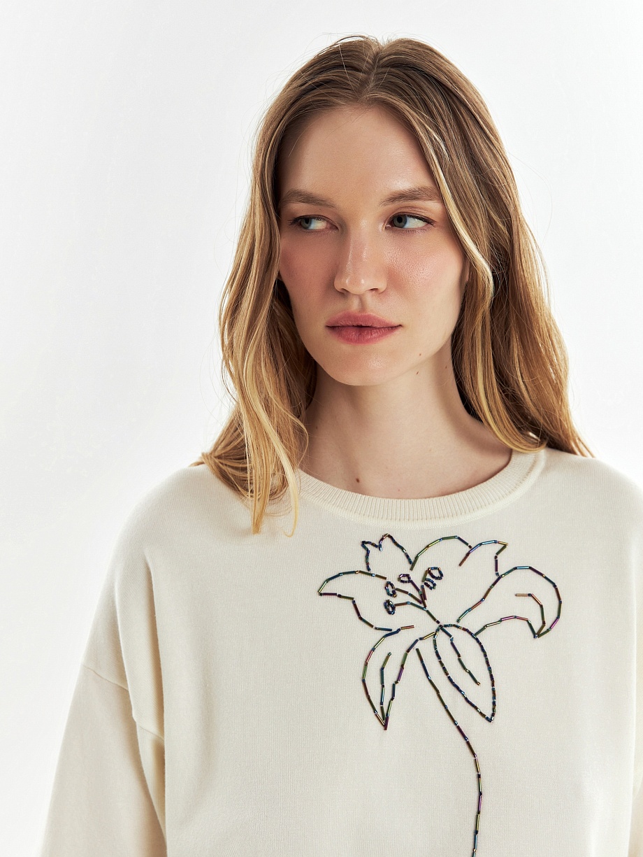 Джемпер из вискозного трикотажа с вышивкой стеклярусом