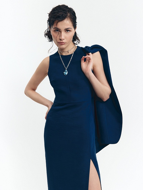 Платье миди с высоким разрезом