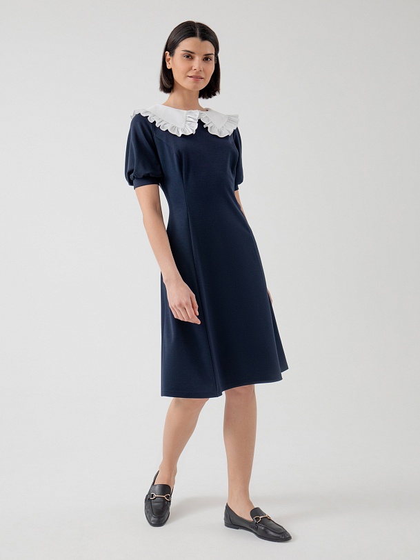Трикотажное платье с белым воротником