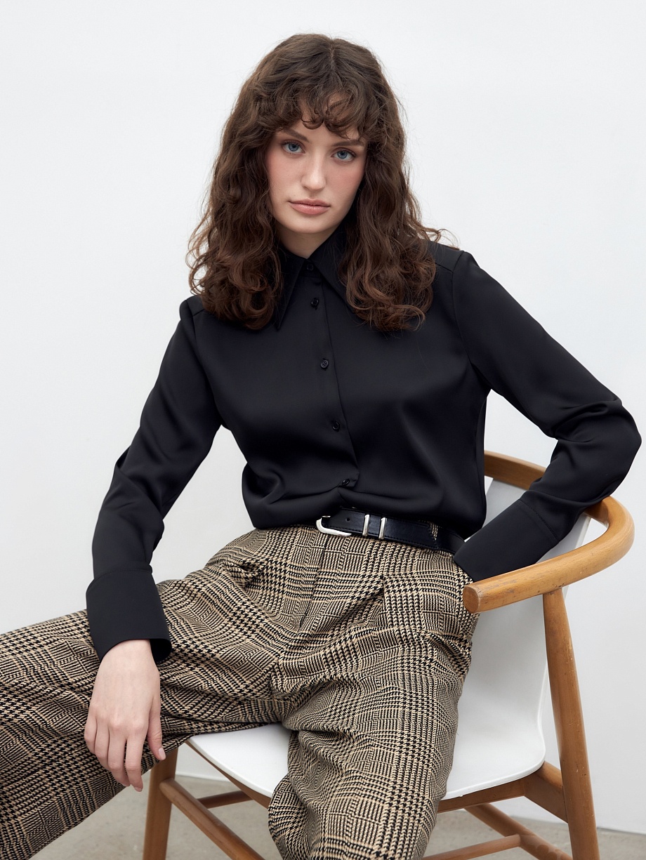 Блуза из атласной ткани с острым воротником